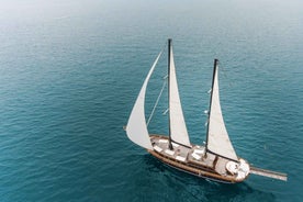 Athens: Agistri and Aegina Yacht Tour with Lunch & Swimming