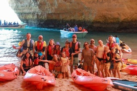 Tour guiado en kayak exprés: ¡Descubre las maravillas de la cueva de Benagil!