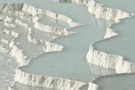 Volo dell'aerostato di aria calda di alba di Pamukkale