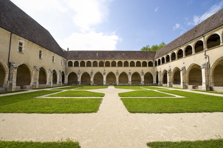 Bourg-en-Bresse (Ain, Rhone,-Alpes, France) - Cloister with garden