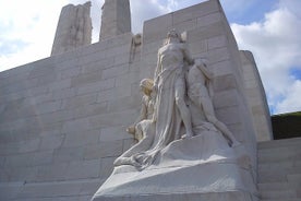 Vimy och Flanders Fields Canadian Battlefield Tour från Lille