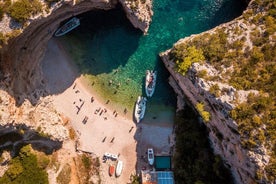 Excursion privée à la Grotte bleue et aux 5 îles de Hvar