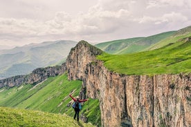 徒步和跋涉到迪马茨山（塔武什地区）