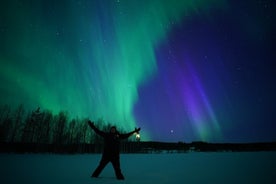 Fotografía de caza de la aurora boreal en Rovaniemi Finlandia