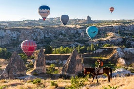 Experiencia de avistamiento de globos aerostáticos al amanecer en Capadocia