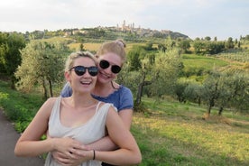 The Ultimate Chianti Vespa Tour de perto de San Gimignano