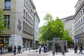 Zurich: Exclusive Swiss Banking Tour with a Local