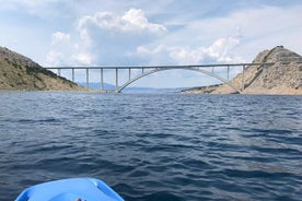 Expérience d'une demi-journée en kayak sous le pont de Krk à Omišalj