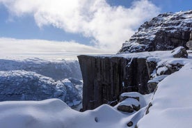 Stavanger: Vetrarganga að Preikestolen + Heitur hádegisverður