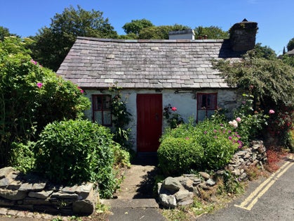 Molly Carooin's Cottage - a traditional thatched roof Manx cottage in Onchan, Isle of Man.