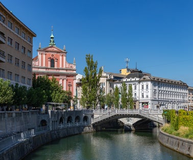 A picture of Ljubljana and the margins of the Ljubljanica river, centered on Prešeren Square and the Triple Bridge.