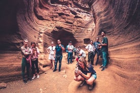 The Red Canyon Tour - Liten gruppetur med lokal matsmaking ツ