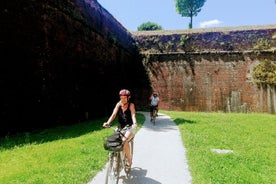 Visita guiada a Lucca de bicicleta elétrica ou bicicleta urbana