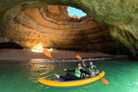 Experiência de caiaque para pequenos grupos ao nascer do sol na caverna de BENAGIL e fotos 4k