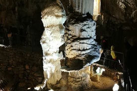 Postojna Cave og Predjama Castle Tour fra Ljubljana