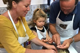 Clase de cocina para grupos pequeños en Sorrento con Prosecco y Tiramisú