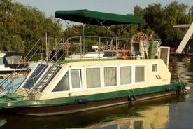 Turer Donau Delta med kamp Camely (hidrobuz) avganger fra Tulcea havn.