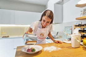 Almuerzo o cena y demostración de cocina en una casa local en Trento