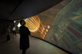 Entrada al Museo de Historia de Santa Sofía con auriculares para audioguía