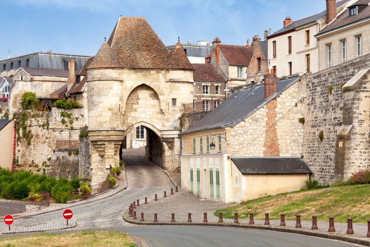 photo of view of The Ardon gate is a Laon gate, the current structure of which dates from the fourteenth century. It constitutes an entrance to the ramparts of Laon.