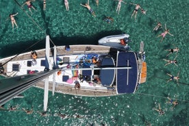 Croisière d'une journée à Milos et Polyaigos avec repas et plongée avec tuba