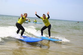 Aula de surf na Praia de Carcavelos