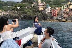 Private Bootstour bei Sonnenuntergang entlang der Cinque Terre mit Verkostung