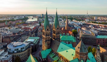 Beautiful view of Hamburg city center with town hall and Alster river, Germany.