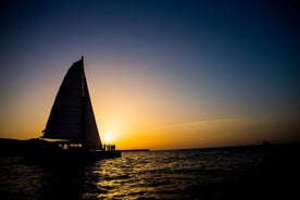 Romantisk Sunset Catamaran Caldera Cruise inkl. Måltid och dryck