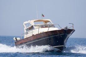 Excursion d'une journée complète en bateau privé à Capri au départ de Positano