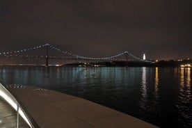  2-Hour Night Sailing Tour in Lisbon with a Drink