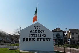 Excursões guiadas por Derry Private Bloody Sunday e Bogside Murals Walking Tour