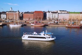 Cruzeiro turístico noturno no arquipélago de Helsinque