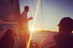 Vivi la romantica navigazione al tramonto su un moderno yacht a vela da 36 piedi (11 m) | Hvar