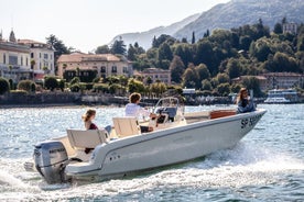 Tour privado en barco por el lago de Como