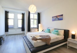 NEU Zentral nur 5min bis zur Innenstadt - 2Schlafzimmer, Smart TV, Badewanne, Innenhoflage