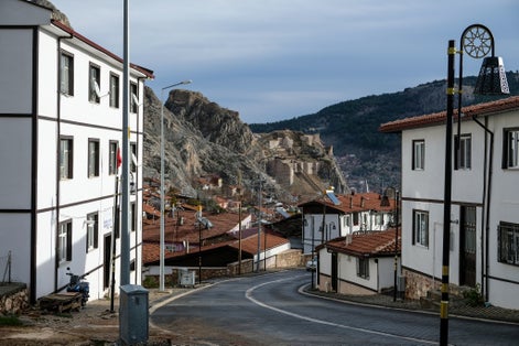 Photo of top of a rocky peak in the center of Tokat, Turkey.