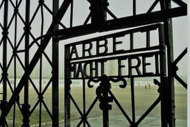 Tour di mezza giornata di Dachau per piccoli gruppi da Monaco in treno