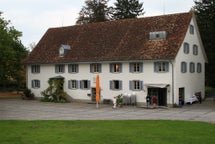 Coches familiares de alquiler en Dübendorf, en Suiza