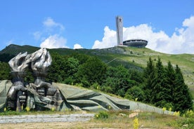 Ferð til Koprivshtitsa og Buzludzha minnisvarðans, þar á meðal Seuthes Thracian grafhýsið