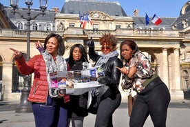 Balade privée à pied à Paris avec un photographe personnel