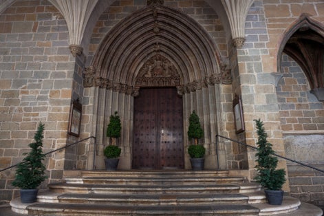 photo of Iglesia de San Saturnino entrance in Pamplona, Spain.