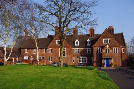 Photo of the front of Winterbourne House and botanic garden, Birmingham, England.