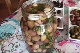 Visite privée : découvrez le monde secret des olives à Afantou