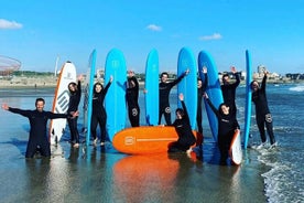 Surferlebnis in kleiner Gruppe mit Transport in Porto