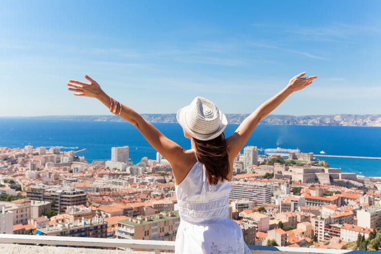 Girl welcomes the French city of Marseille.jpg