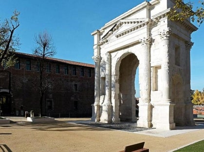photro of Arco dei Gavi .