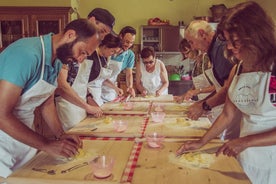 Abruzzo traditionel pastafremstilling med 85 år gammel lokal bedstemor