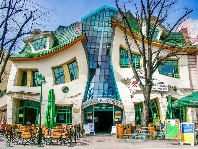 photo of The Crooked House on Bohaterów Monte Cassino in Sopot, Poland.