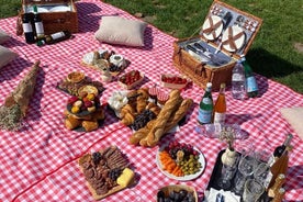 Picnic parigino vicino alla Torre Eiffel: un assaggio di specialità francesi